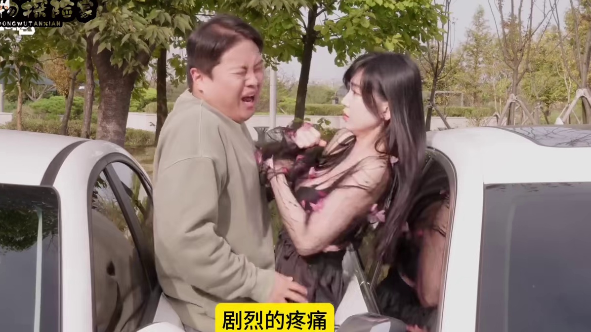 如果你和妹子卡在车缝里，你会怎么办？