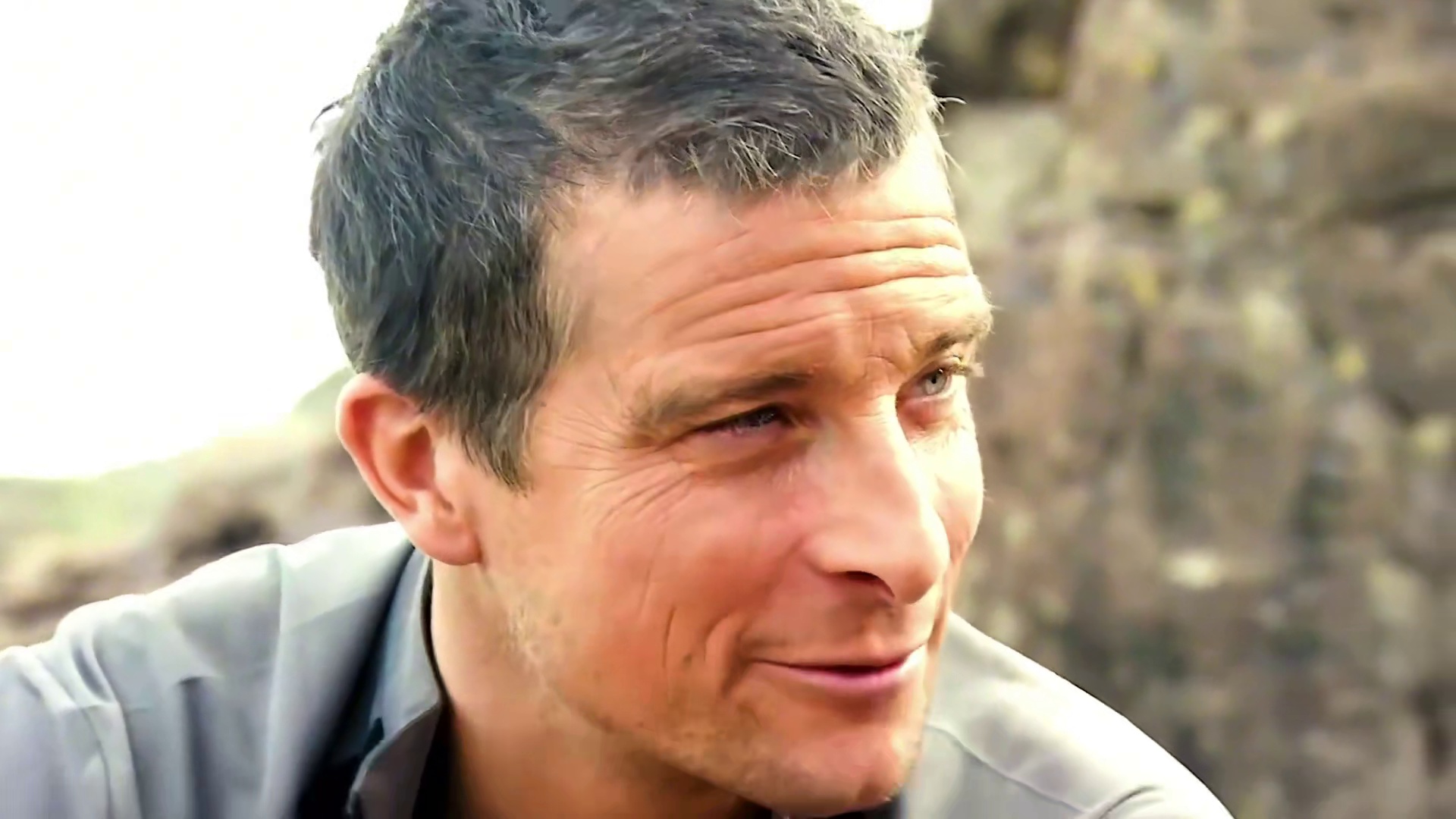 贝爷带着柳岩荒野求生