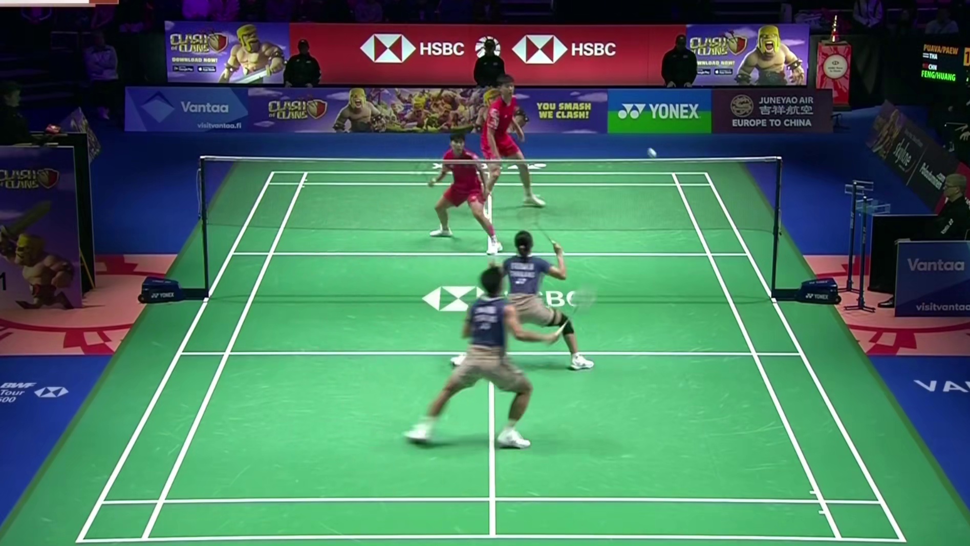 首局泰国组合进入状态更快，凤凰努力追分，但仍以15-21丢掉首局