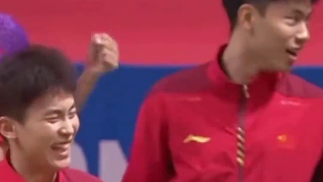 恭喜中国队 你们真的很棒！尤其是这两位男单选手，你们为了这场比赛真是辛苦 恭喜恭喜！