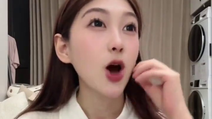 但是我真不哭穷朋友们，我特别感谢我现在拥有的一切以及关注我的朋友们，我是很感激的，只是当下我想要的或