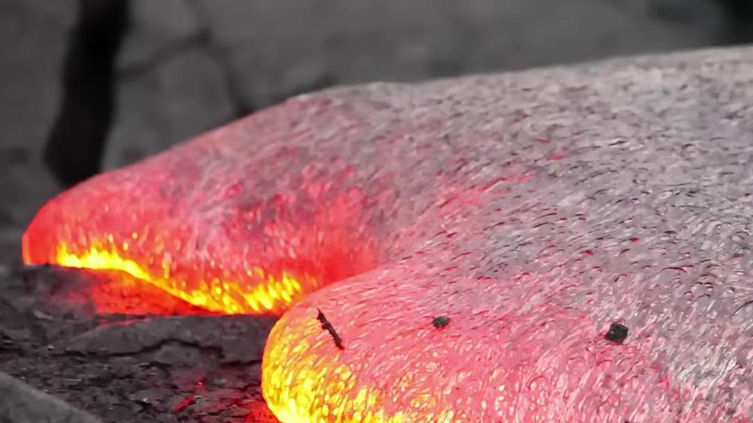 近距离观看火山岩浆,带来的奇妙震撼