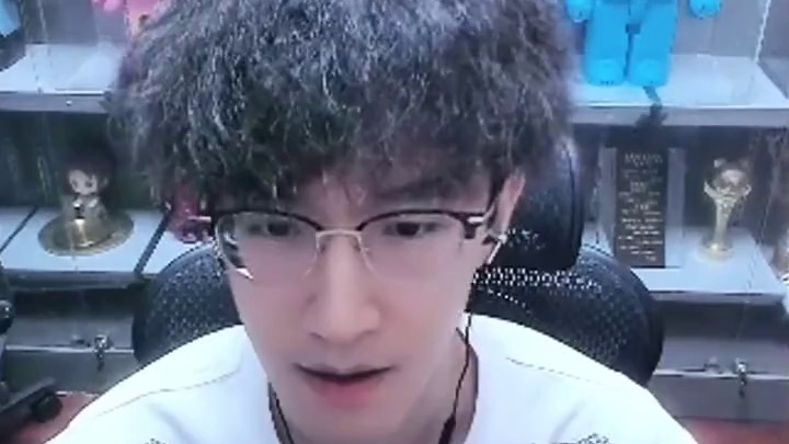 蔡哥这是干啥呢？太虾头了