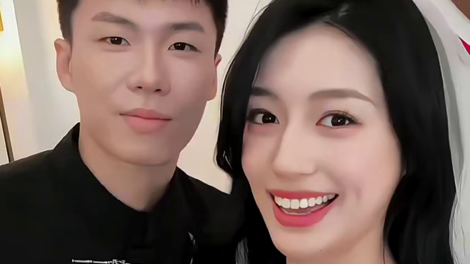 “超级草根年度收官大战一触即发！吴勇豪首秀进入倒计时，他能否帮助超级草根完成复仇之战？”