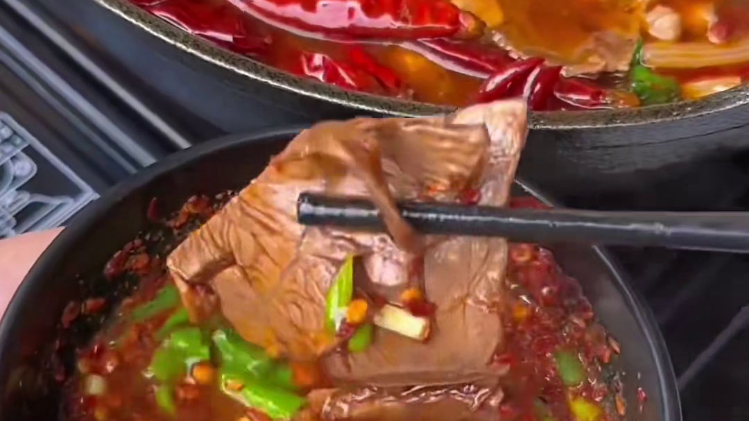 牦牛肉 牦牛酸奶 爆炒牛肝菌 包浆豆腐 牛肉米线…云南每个地方的美食都很好吃