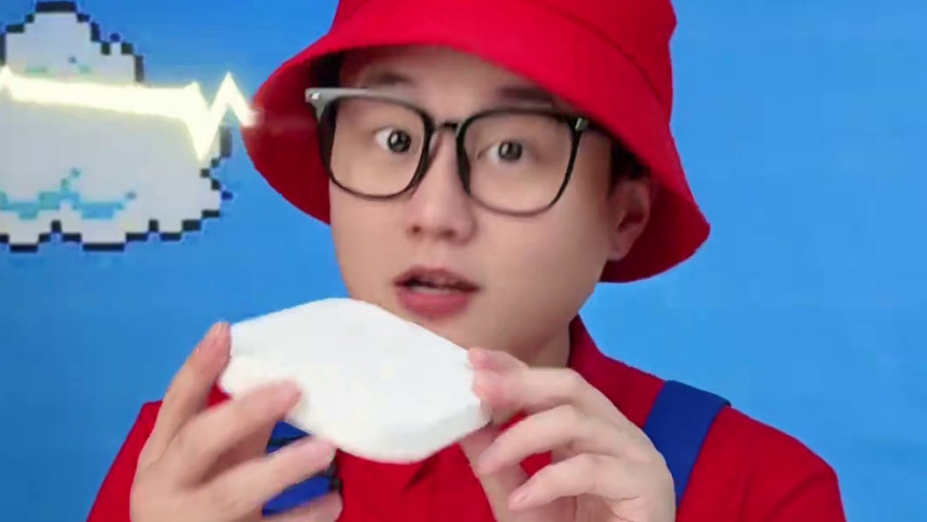 啊！这淀粉砖吃着跟墙皮似的～ #淀粉砖 #美食测评 #网红美食 #内容启发搜索 #随时随地标记一下