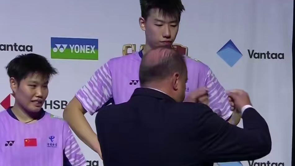 恭喜丫邦拿下混双冠军，凤凰拿下混双亚军