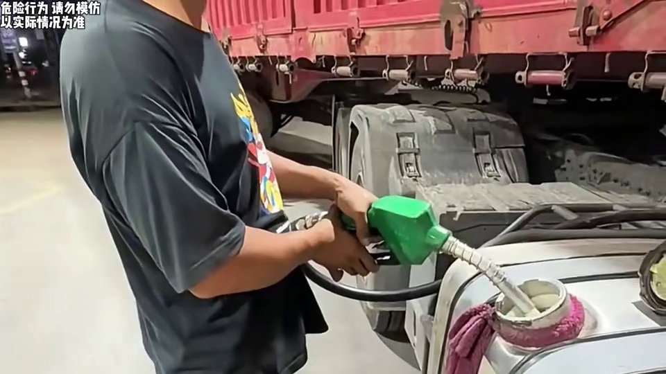 48小时狂飙3800百多公里，它就是卡车界的硬汉…