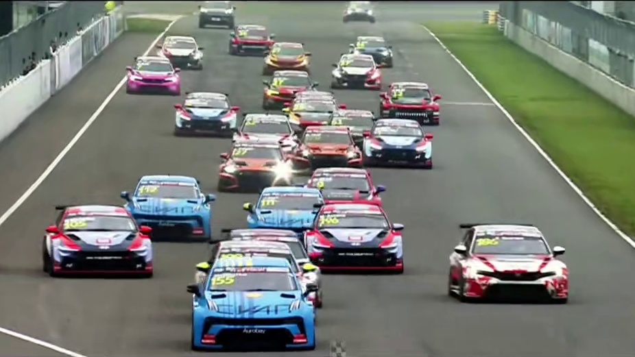 引擎，轰鸣足球之夜！赛车巡游惊艳亮相株洲湘超赛场，引爆万人欢呼！10月31日-11月2日，湖南株洲赛