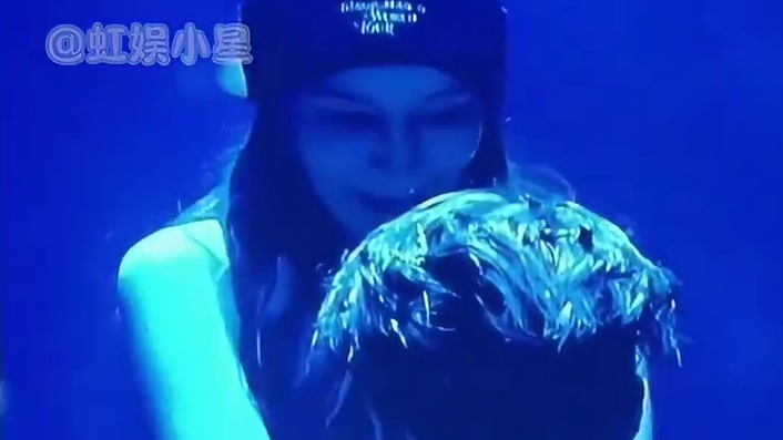 王嘉尔狐狸精来的吧，粉丝吃这么好？ 王嘉尔演唱会演唱会