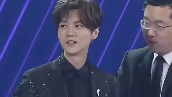 王勉模仿鹿晗简直是一模一样