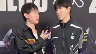 英雄聯(lián)盟全球總決賽iG主場迎戰(zhàn)T1，敗者止步全球總決賽，堪稱“生死戰(zhàn)”，ThyShy采訪時說目標(biāo)是比對面做得好，此前該場比賽門票從388元炒至萬元