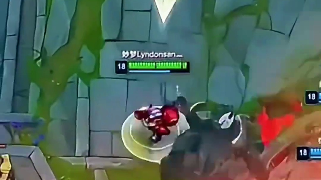 乌兹看到联盟的偷家战术与拆家流对抗，忍不住笑了