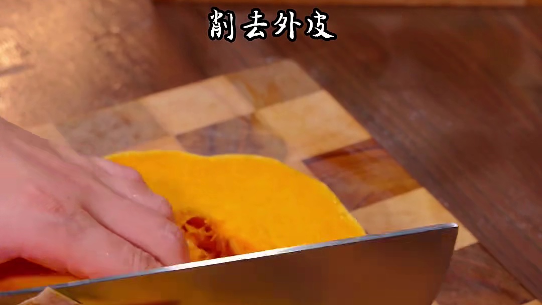 这是网上很火的南瓜新吃法，一上桌孩子抢着吃，香甜软糯特好吃 #南瓜的创意吃法