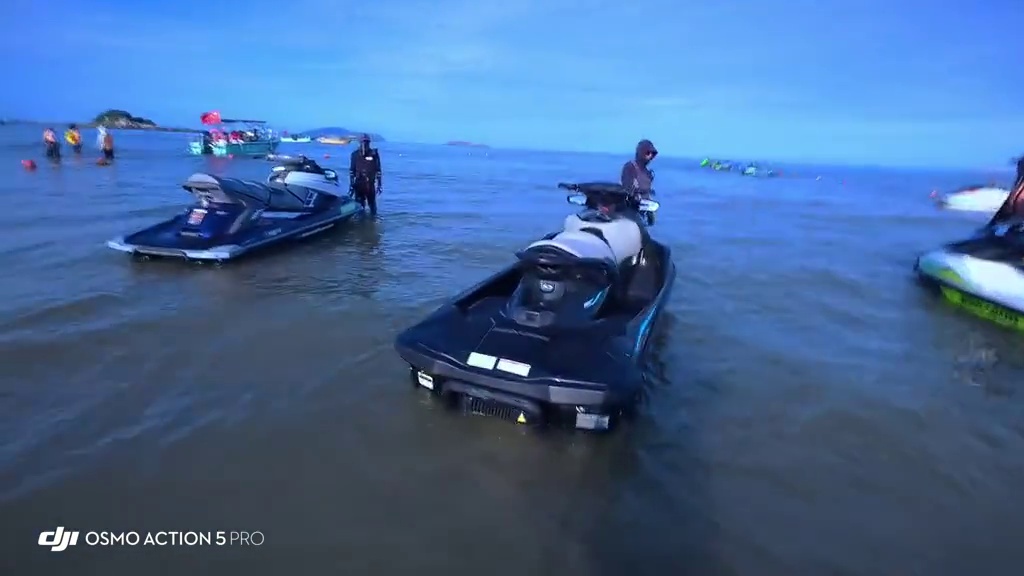 游戏内摩托玩腻了，来玩摩托艇