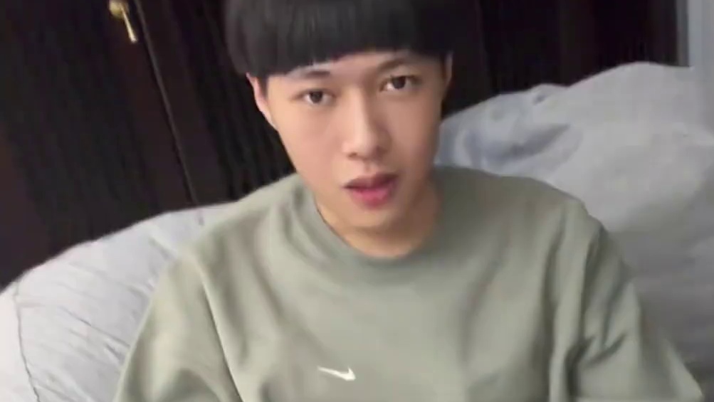 今晚锁定直播间19点整，帮小小烟还债一个亿！ #三角洲行动