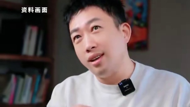 10月14日，编剧于正在社交媒体发文劝退素人自荐当演员：“技术已经降级，颜值就是唯一的筹码了！”“目