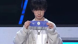 瑞士輪第三輪抽簽結(jié)果已經(jīng)產(chǎn)生： 17日16點(diǎn)CFO對(duì)戰(zhàn)AL，約19點(diǎn) KT對(duì)戰(zhàn)TES#英雄聯(lián)盟S15