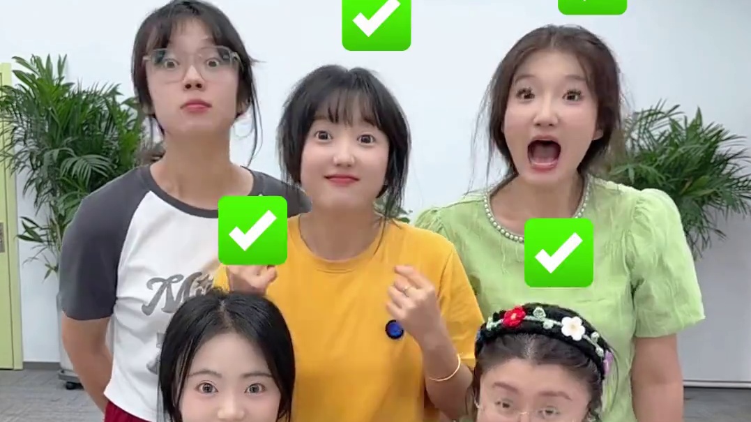 睁眼吃水果挑战