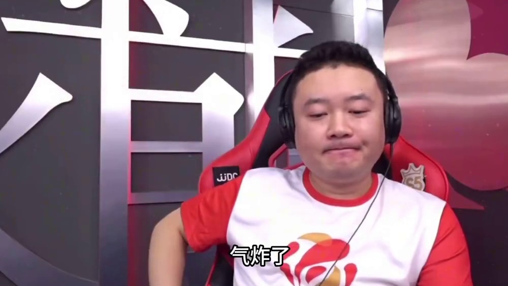 斗地主：兵器谱第一气哭了！赢两炸输三炸！摄像头前掘。。。