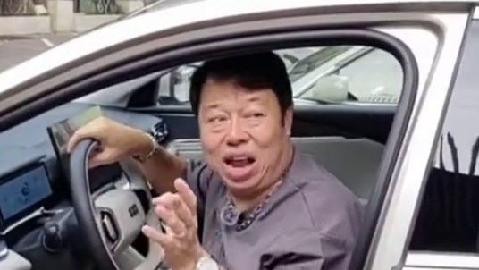 实测油耗2.6L/100km！为什么星耀6能让外媒如此叹服 #吉利银河星耀6  #2l闯全球堵城  