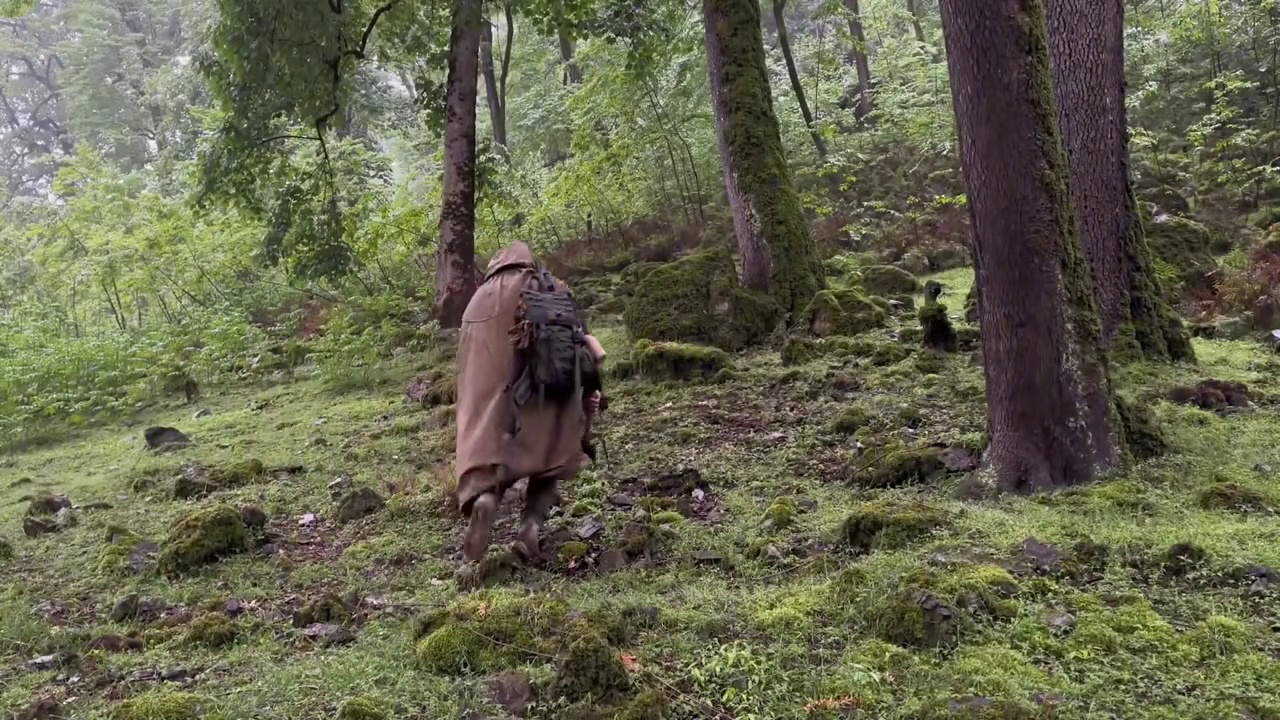 暴雨中露营两天：在岩石间搭建舒适的庇护所️️