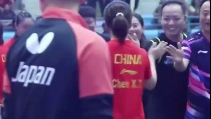 王曼昱夺冠功劳最大!
击溃日乒战术当属头功
邱贻可安排她C位庆祝 
#王曼昱   #邱贻可