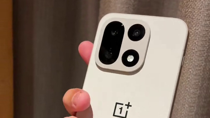 强的不是18岁 而是超高刷的一加15 还有一起发布的Ace6#一加15#一加Ace6#当手游体验接近