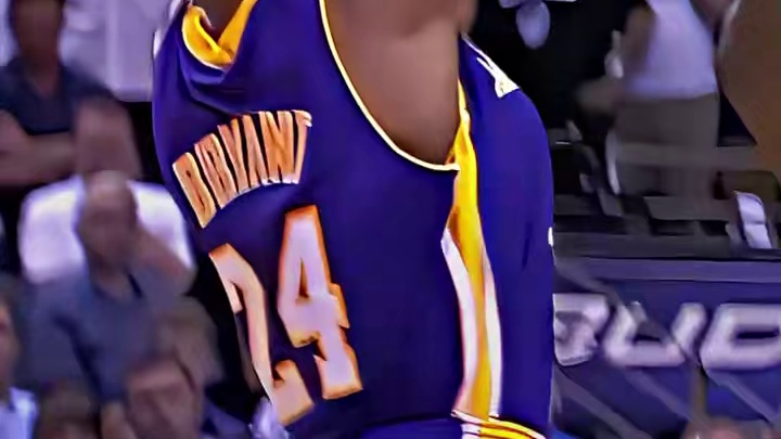 即使关键球打手犯规不吹，也不会向裁判摊手抱怨，这就是科比