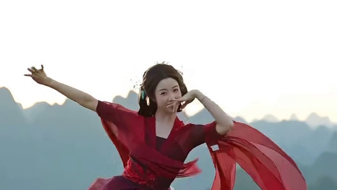 初见她 漫步溪桥下《相思遥》 原创：欧达源
#相思遥 #相思遥舞蹈挑战 #古风 #古典舞