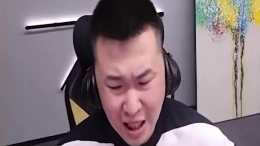 年鹏牛蛙局再现“暴怒症”，摔鼠标、砸桌子！