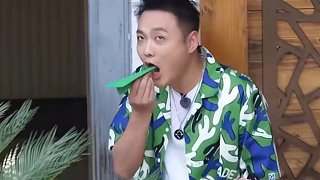 這要是在學校，至少能收三個義子~