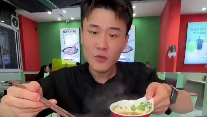 吃不吃麻辣热乎的猪蹄火锅？ #猪蹄火锅 #一口下去超满足又解馋