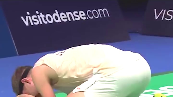 安赛龙艰难获胜激动落泪，下一场期待与石宇奇的巅峰对决。