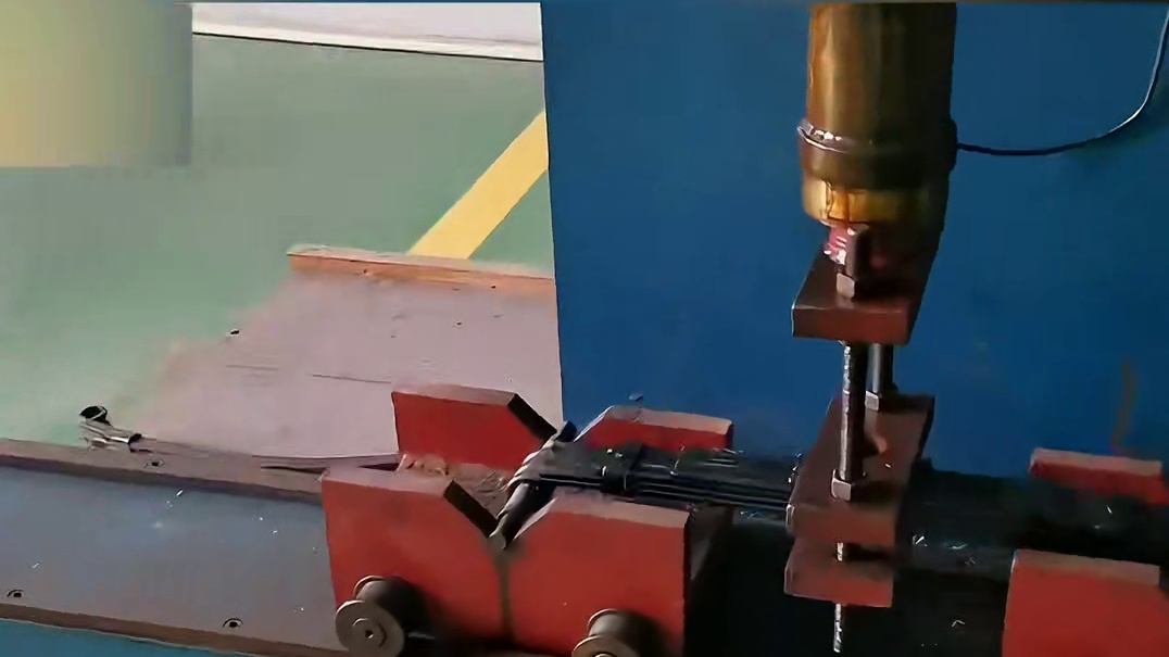 原来时间久了，金属也会疲劳，你还敢做过山车吗