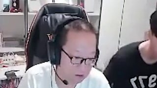 歐歐突破不往前走引得蛇哥不滿，隨后一波個人能力打的兩人直喊漂亮