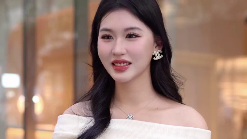 30岁离异美女 全身价值多少钱？ #街访#美女#离异#HBN修护B5面霜#HBN万人抗老挑战