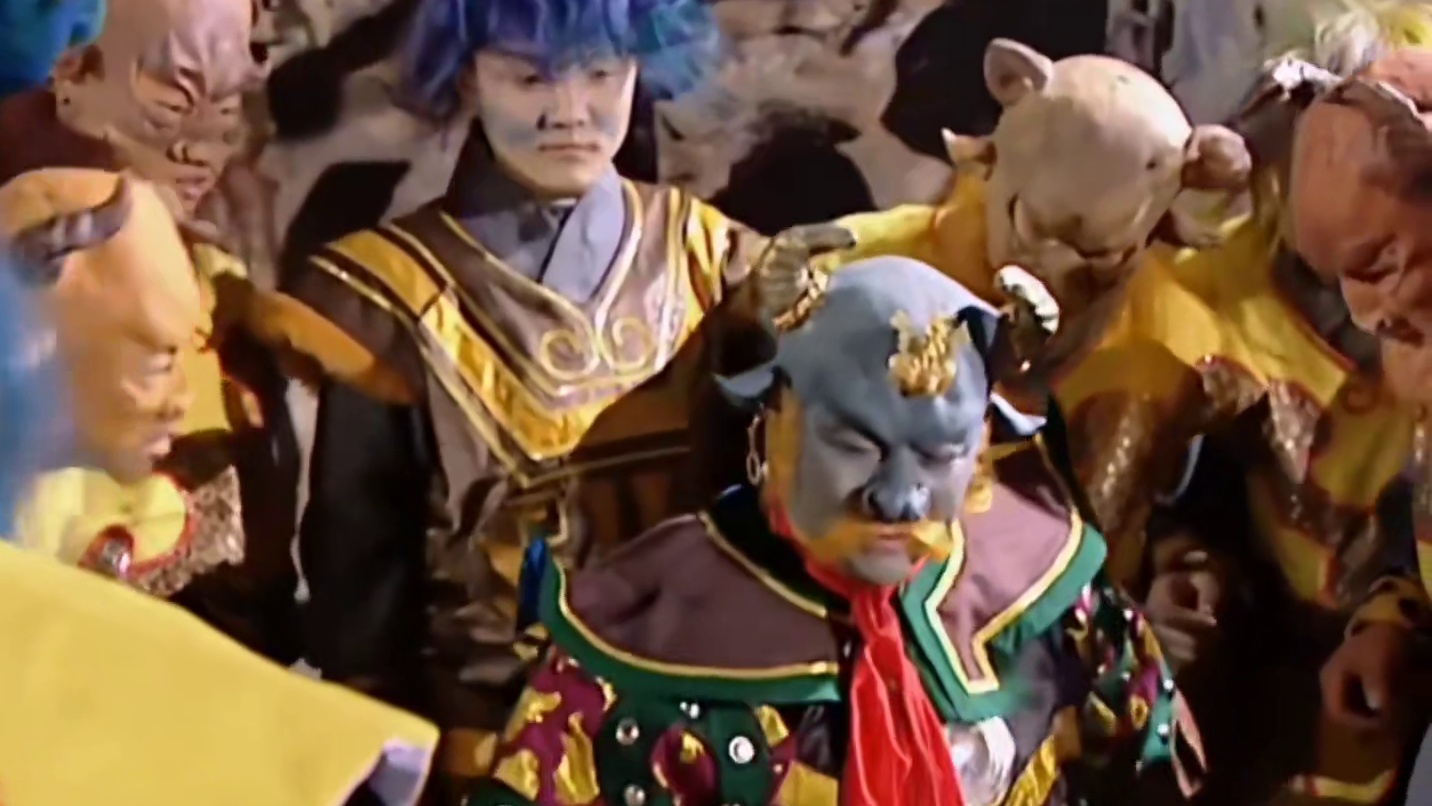 ：孙悟空你个笨蛋，再请不到老君，我可拦不住底下的兄弟们啦！！   下界 打满天神佛