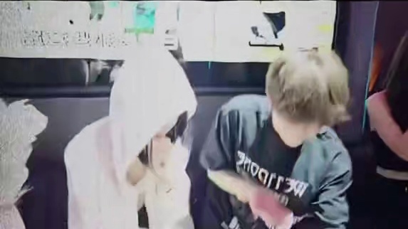 我并非无原则地讨好他人之人。