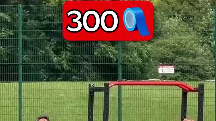 极限踢球挑战，踢爆500条胶带