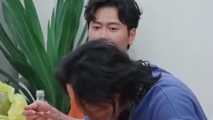 秦霄贤 糟粕醋的威力真的不容小觑。。。人手一个痛苦面具谁也别想跑