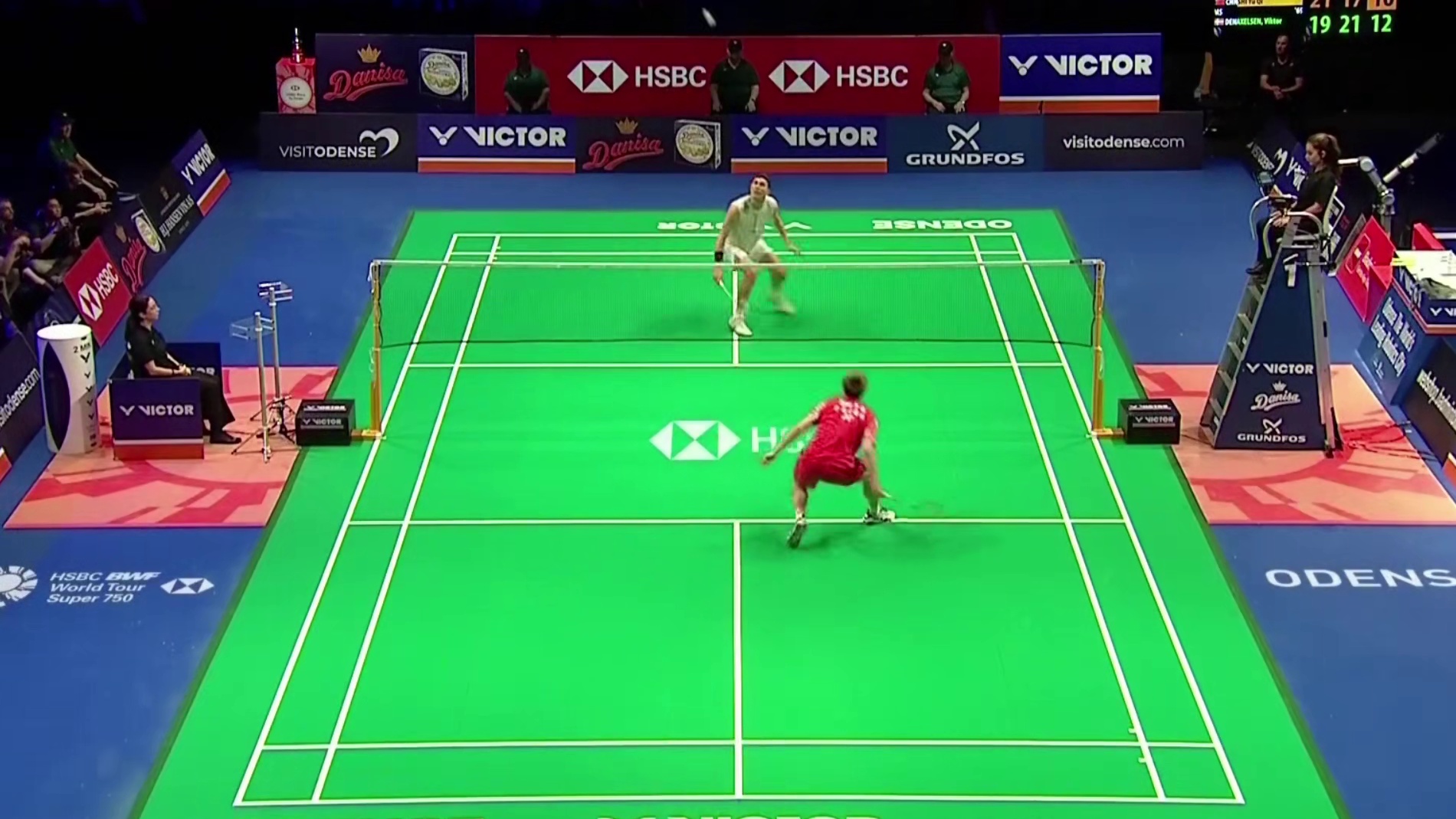 安赛龙一度追至6-8，石宇奇凭控网前、压底线调动，以21-17拿下决胜局