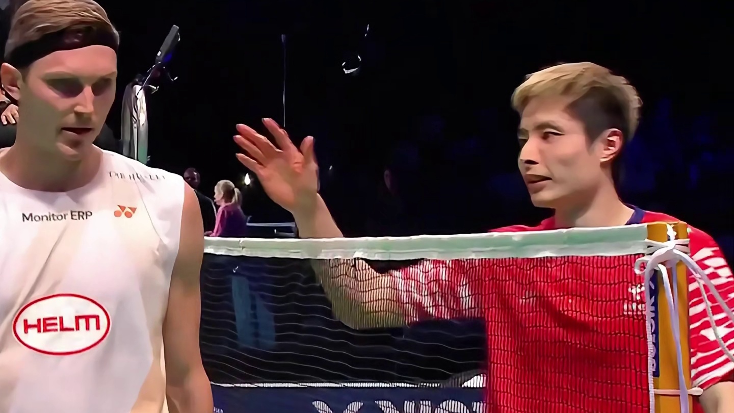 赛场上安塞龙拉起了二胡，石宇奇瞬间点燃自己的小宇宙