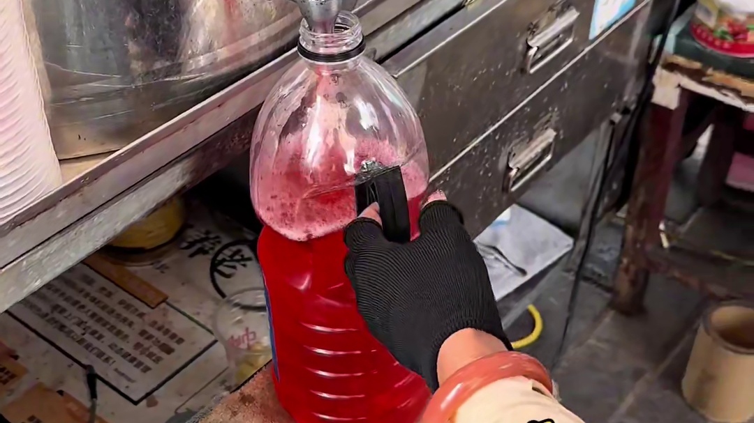 开封街头冰水12一桶，本地人从小喝到大