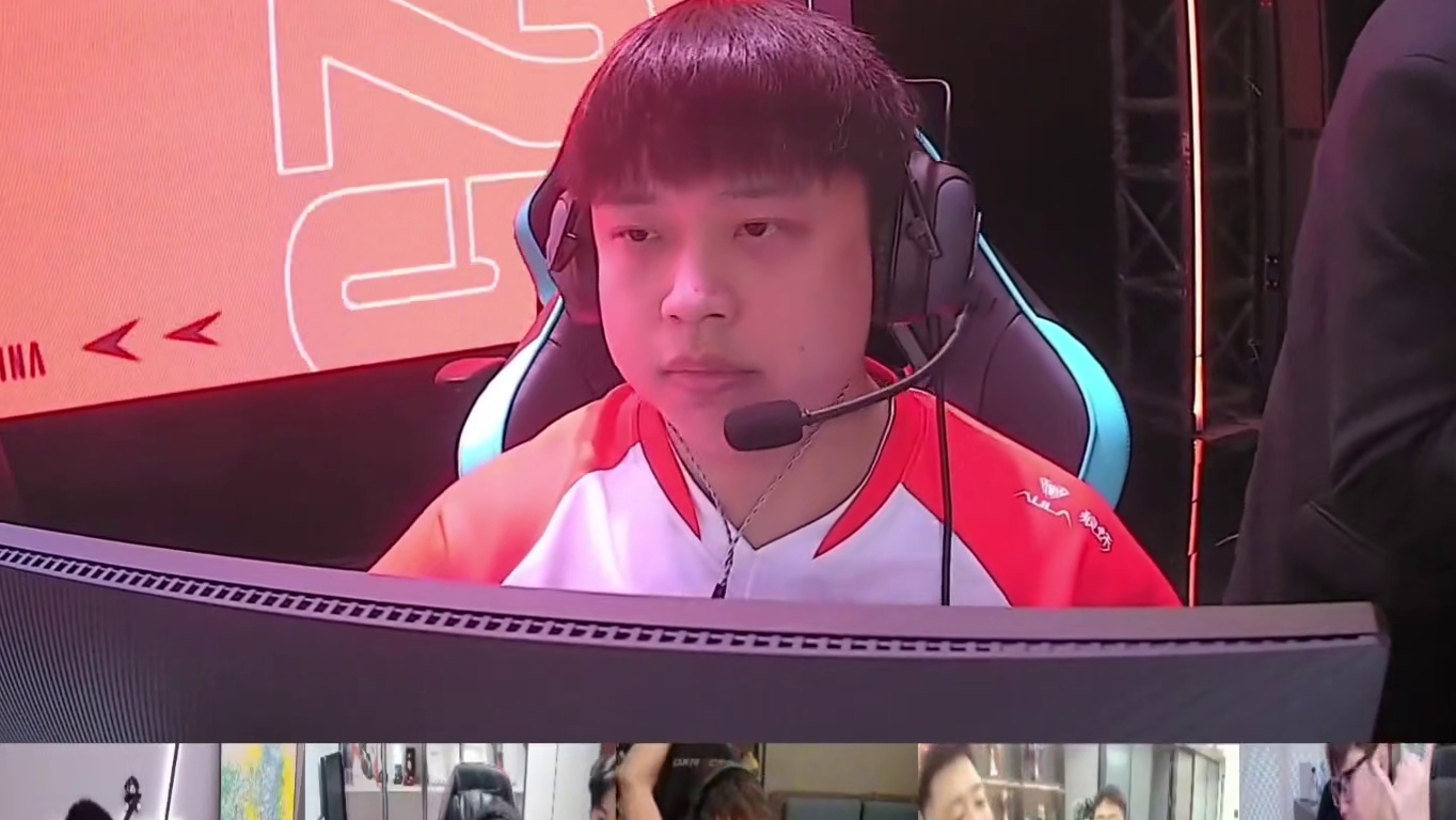 CF众职业主播们看，宠儿嘉玮2v5！宠儿残局兜底能力太强！全员看呆了！#AG晋级世界赛 #2025C