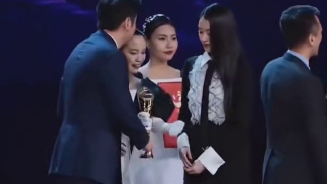 雷佳音：这妹子真懂事