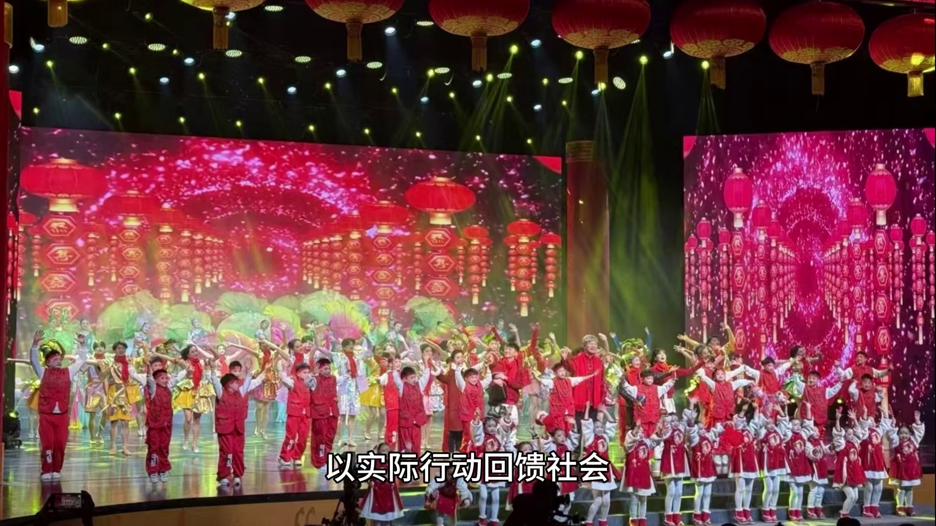 百助呈礼贺新春 同贺蛇年万家欢