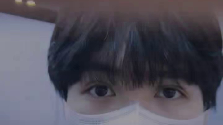 宝石成为了赝品，你的眼眸才是真迹