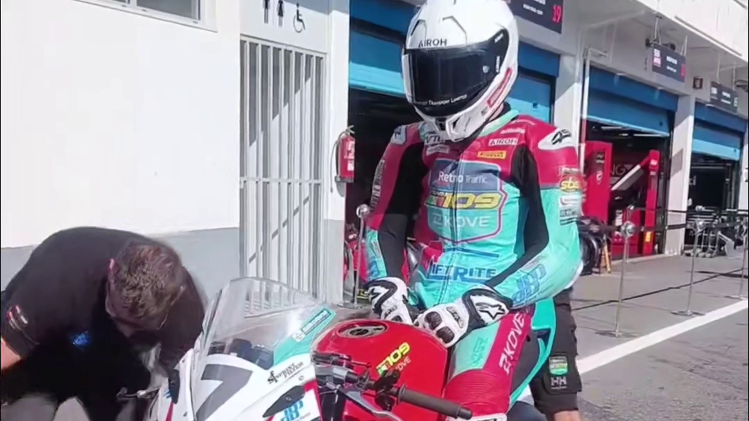 真友商啊，张雪机车祝贺凯越机车拿下世冠！ 凯越的350RR在WSBK的最后一站决战绝杀拿下世界冠军！