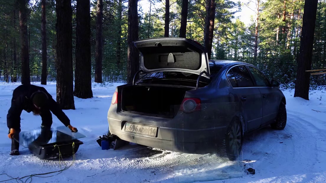 由于约翰热爱荒野独居生活，所以他也决定在这片森林中搭建一座豪华木屋(2)